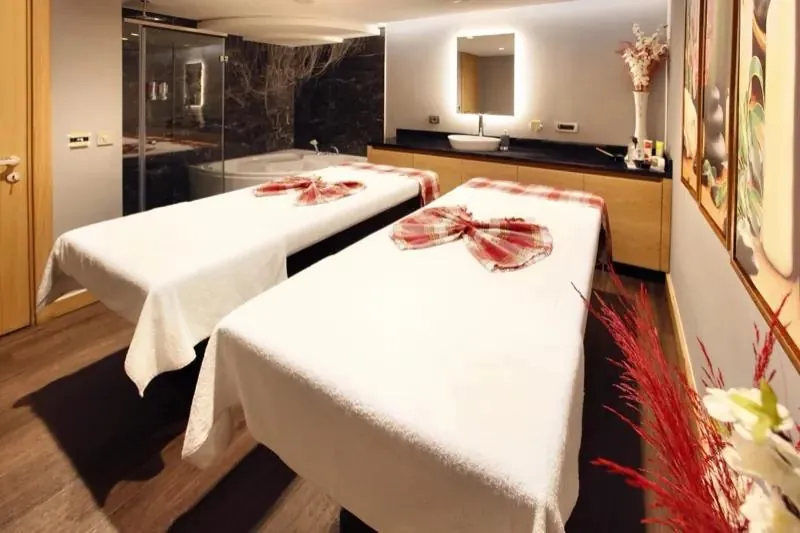 Massage room with two tables in the partner hamam